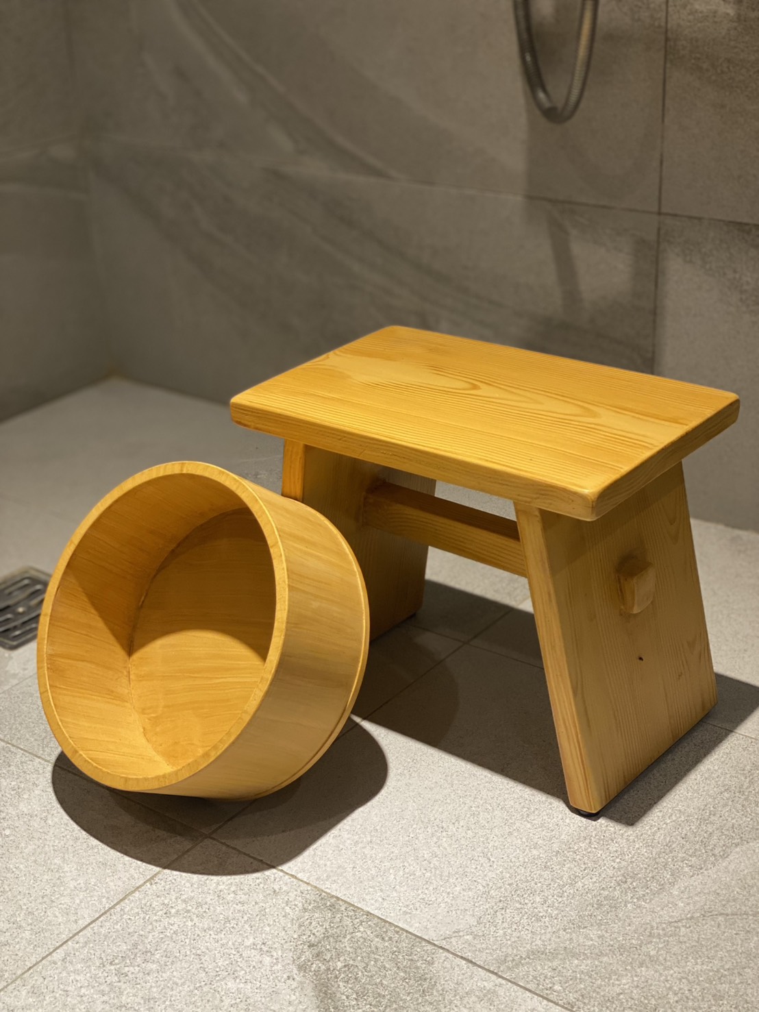 Stylewood 溫泉椅｜仿木設計 × 防水輕量 × 沐浴專用椅